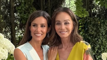 Ana Boyer desvela cómo es Isabel Preysler como abuela: “Mis hijos quieren jugar al escondite con ella todas las noches”