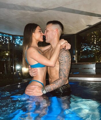 Lautaro Martínez y su esposa