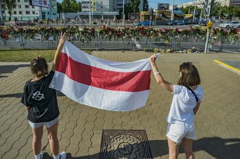 18/08/2020 Bielorrusia.- El estadounidense Vitali Shkliarov, liberado tras permanecer tres meses detenido en Bielorrusia.
El ciudadano estadounidense Vitali Shkliarov, que se encontraba detenido desde hace tres meses en Bielorrusia, ha sido liberado este miércoles y dejado el territorio con destino Estados Unidos.
POLITICA EUROPA BIELORRUSIA INTERNACIONAL
CELESTINO ARCE LAVIN / ZUMA PRESS / CONTACTOPHOTO