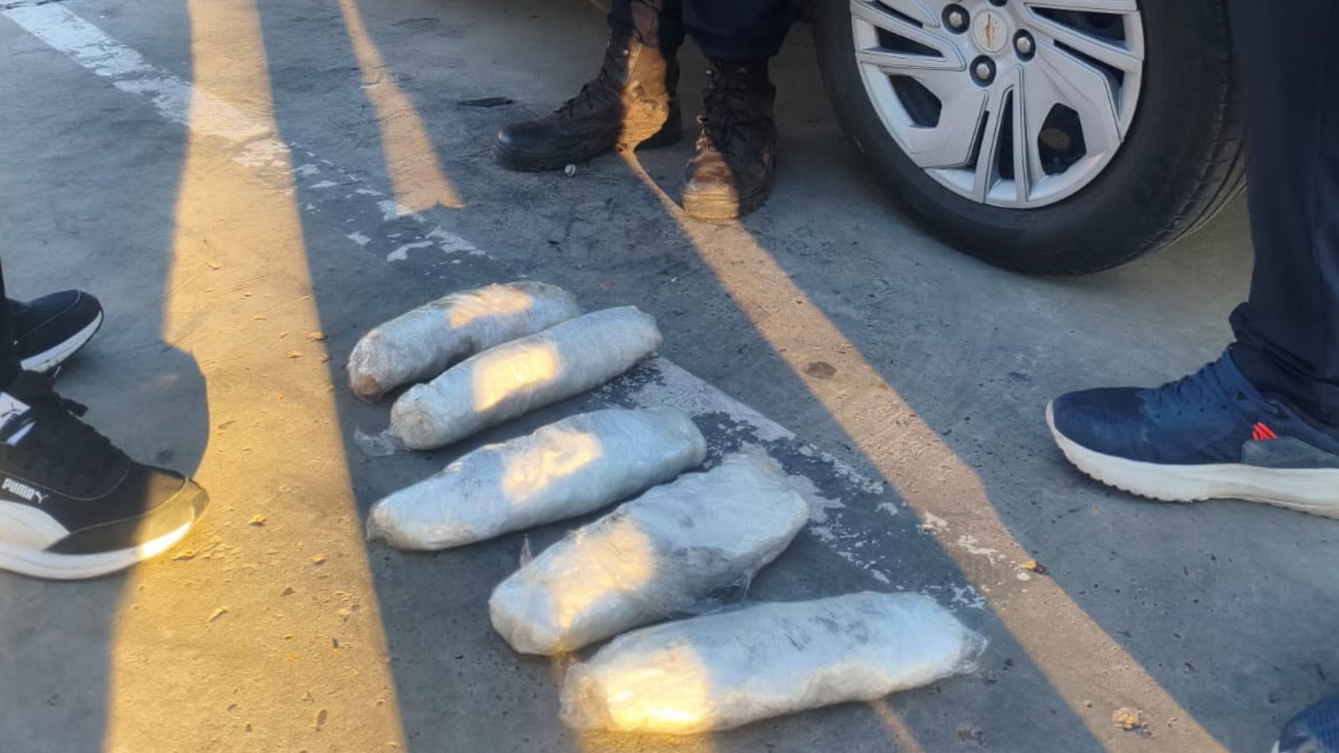 Encontraron 40 kilos de MDMA y 10 mil pastillas de éxtasis dentro de los vehículos