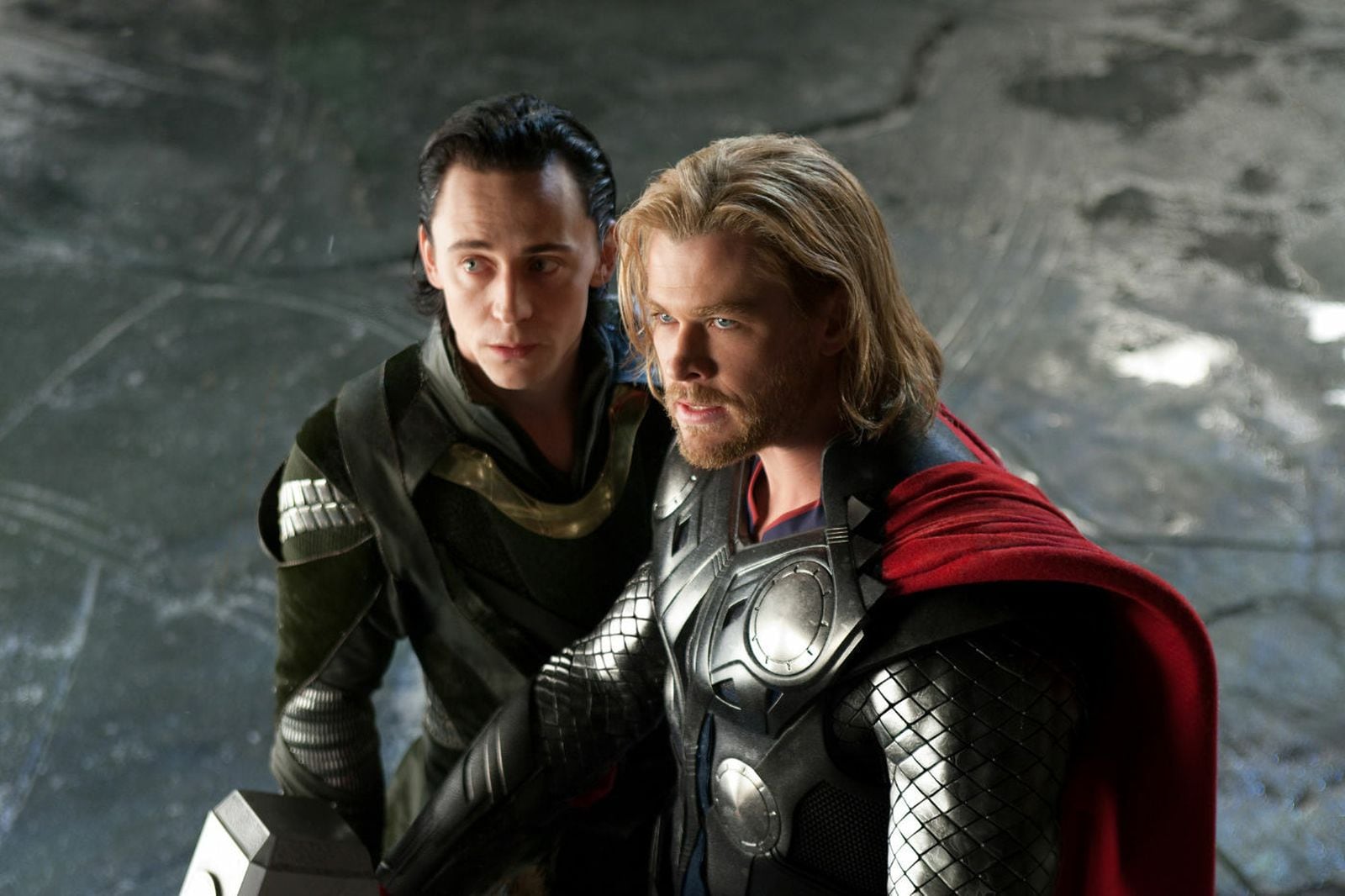 Chris Hemsworth quedó elegido como Thor, mientras Tom Hiddleston construyó en Marvel el personaje de Loki