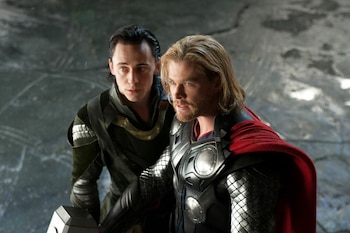 Tom Hiddleston y Chris Hemsworth en 'Thor', de Kenneth Branagh