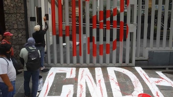 Caso Ayotzinapa: CNDH rechaza “categóricamente” haber negado atención a los padres de los 43 normalistas desaparecidos
