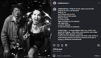 Captura de pantalla de una publicación en redes sociales con una foto en blanco y negro de Rubén Rada y Natalia Oreiro junto a un texto