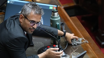 “Le entrego el símbolo de