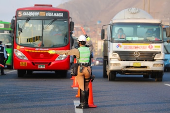 Transportistas de al menos 50 empresas de transporte público acatan un paro de 24 horas este jueves 26 de septiembre