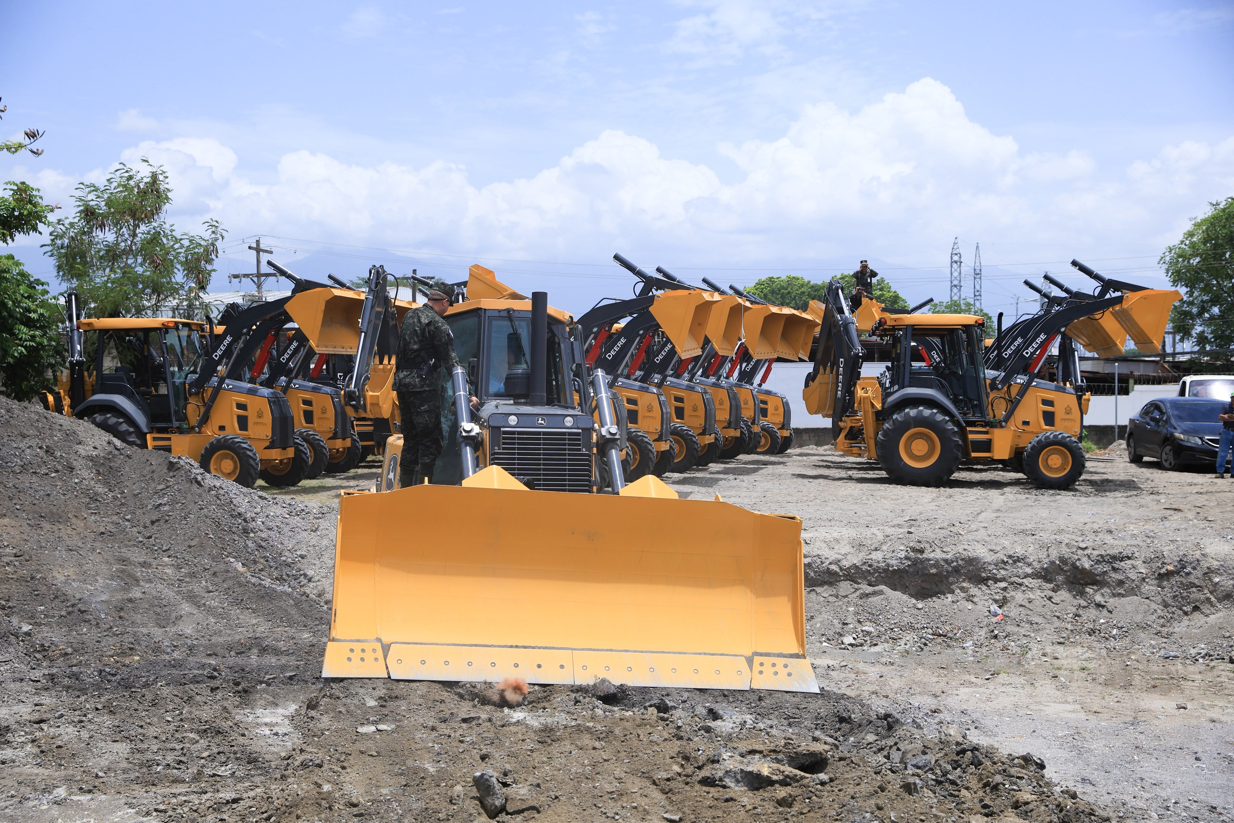 La carretera RN-20 fue habilitada completamente después de permanecer cerrada por un derrumbe, tras los trabajos realizados junto al Batallón de Ingenieros. (Foto: Casa Presidencial Honduras)