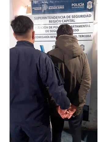 Berisso: el insólito kit militar que le encontraron a un hombre acusado de matar una vaca a tiros
