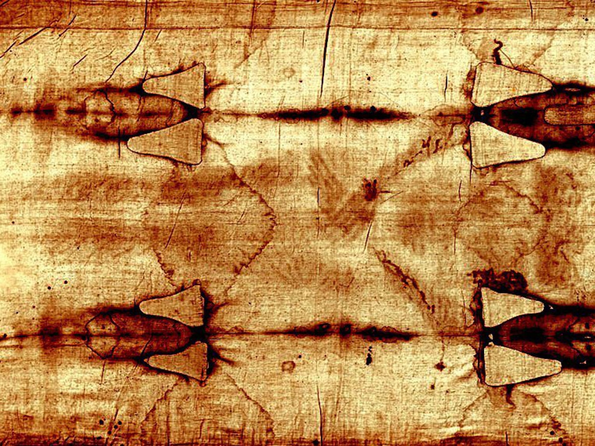 Misterios del Santo Sudario: la prueba de radiocarbono, el lienzo del siglo I y las monedas sobre los ojos de Cristo - Infobae