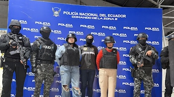 Colombia entrega a Ecuador a la mujer e hija de 'Fito', jefe de 'Los Choneros'