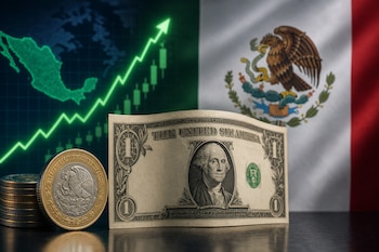 Un billete de un dólar, monedas de peso mexicano, un gráfico financiero con flecha verde y la bandera de México al fondo.