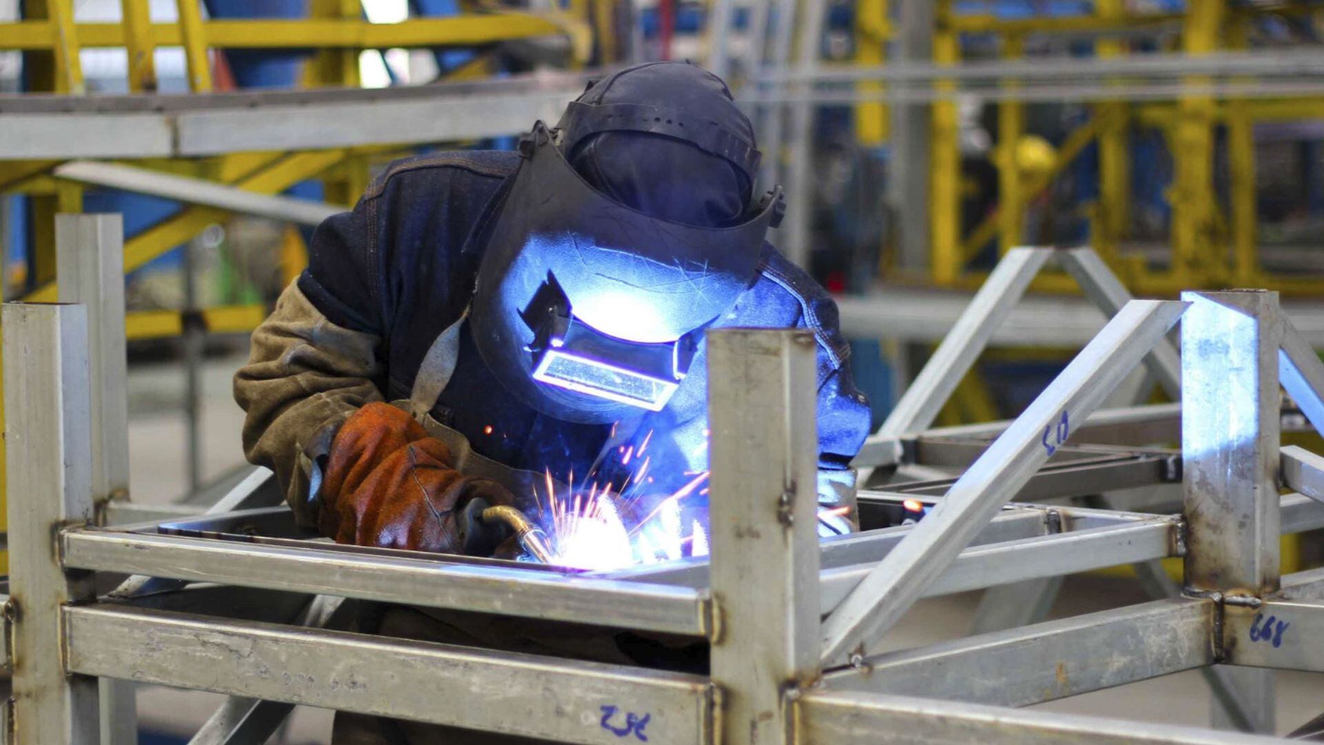 El índice de utilización de la capacidad instalada tocó mínimos históricos en octubre, según informes sectoriales
(Andina)