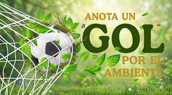 Imagen de una pelota de fútbol en una red de portería, rodeada de hojas verdes y ramas, con el texto 'Anota un Gol por el Ambiente' sobre un fondo natural.