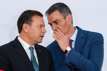 El presidente del Gobierno, Pedro Sánchez (d) junto a su homólogo portugués, Luis Montenegro.
Francisco J. Olmo / Europa Press