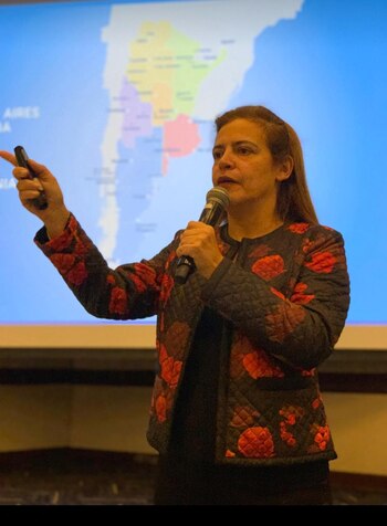 Paula Fariña no puede disimular