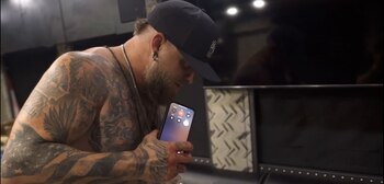 Tras el nacimiento, Gilbert regresa