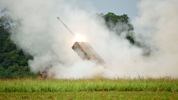 Un lanzacohetes Astros II Mk6