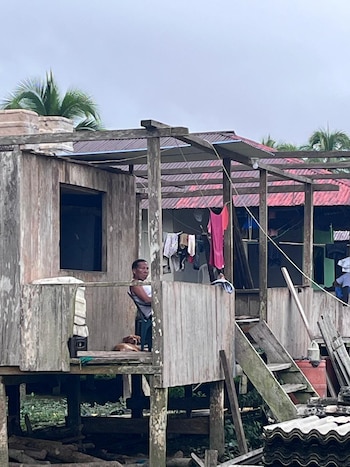 Óscar Lenis, secretario de Asuntos Étnicos, confirmó que 42 resguardos indígenas registran daños graves en viviendas, afectando a comunidades desde Buenaventura hasta Florida - crédito @ONUHumanRights/ X
