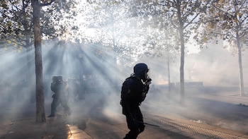 Macron defiende su gestión de los disturbios callejeros en Francia y apunta a "manipulación extranjera"