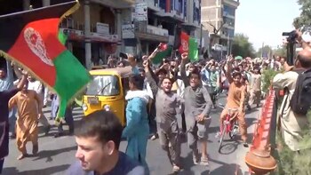 Personas participan en una protesta