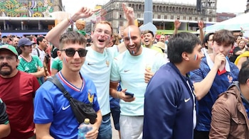 Turistas durante el Fan Fest de la Copa del Mundo en la Ciudad de México.
Crédito: Omar Flores / El Sol de México.