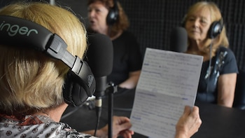 La universidad que escucha: cómo un taller de radio reunió trayectorias, emociones y aprendizajes en una producción creativa de silvers
