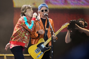 La artritis ha reducido la velocidad y agilidad en las manos de Keith Richards, forzando una revisión de su relación con la música
(REUTERS/Piroschka Van de Wouw)