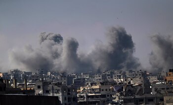 19/04/2025 Columnas de humo tras