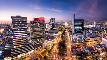 11 empresas extranjeras comprometen más