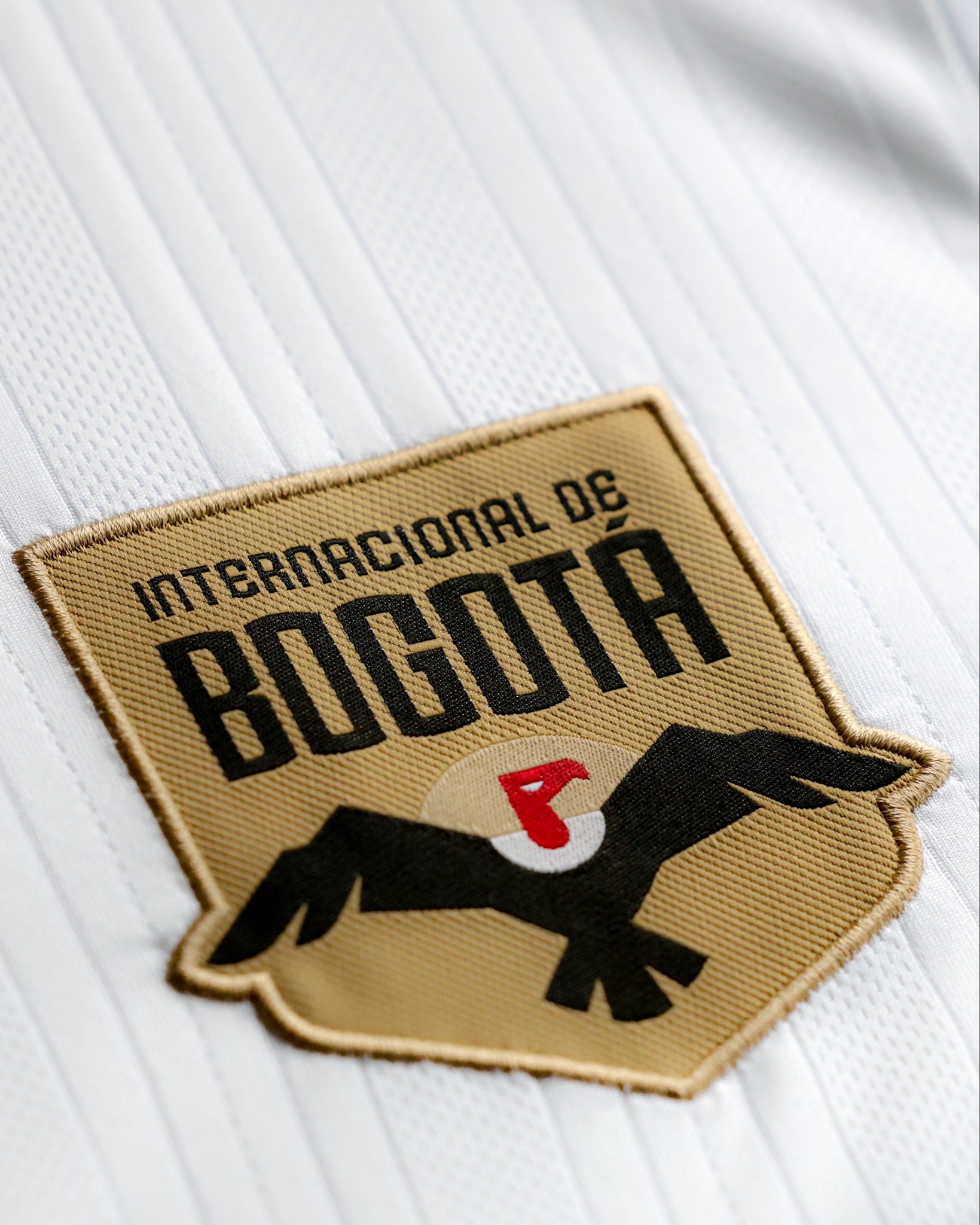 Escudo de Internacional de Bogotá en la camiseta del naciente equipo capitalino - crédito Internacional de Bogotá