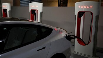 Tesla cobra nueva tarifa de