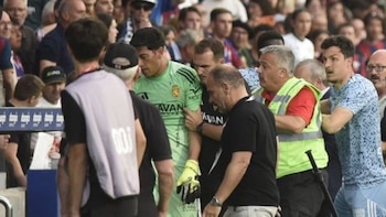 La sanción que podría recibir Esteban Andrada tras la trompada que le pegó a un rival: el antecedente del Mono Burgos en España