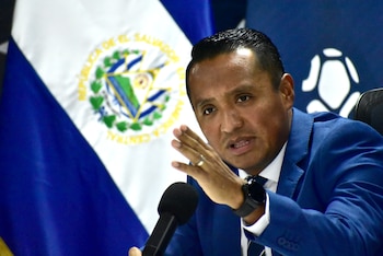 Entrega de reconocimiento a Iván Barton y David Morán por su participación en el mundial 2026