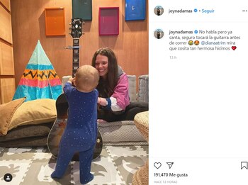 La pequeña ya se sostiene