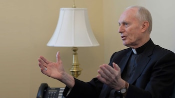 Howard J. Hubbard, ex obispo