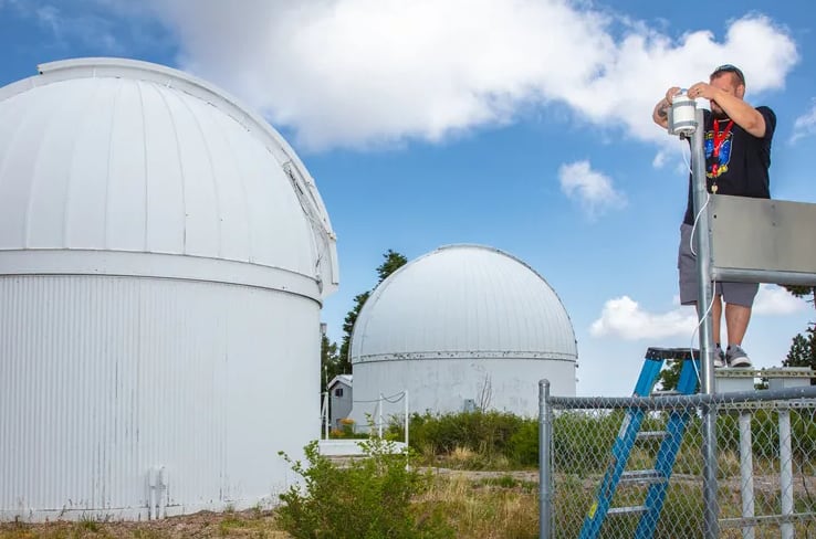 La vigilancia astronómica permanente busca anticiparse a amenazas espaciales y proteger a la humanidad de impactos imprevisibles (Levi Christiansen/Supercluster)