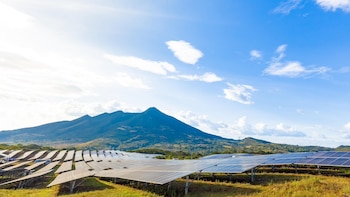 La Comisión de Hacienda y Especial del Presupuesto revisará la propuesta destinada a reforzar las fuentes renovables, reducir la dependencia hídrica y cubrir la demanda nacional de electricidad con tecnología fotovoltaica (Foto cortesía CEL/ archivo)