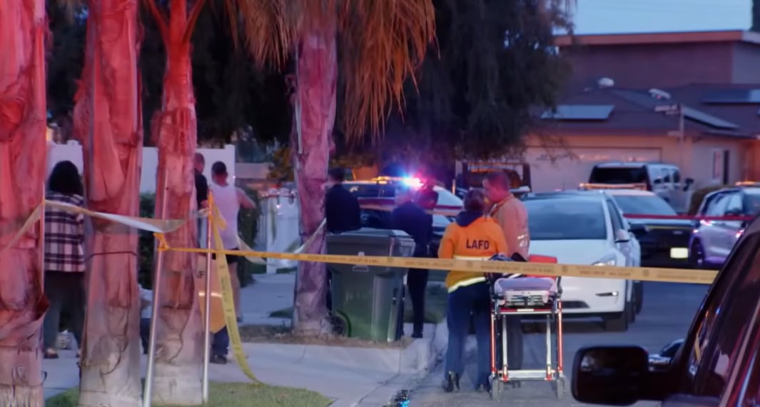 Los investigadores hallaron a los cuatro integrantes sin vida en una casa de North Hills, tras recibir una llamada de emergencia la noche del 27 de mayo (FOX 11 Los Angeles)