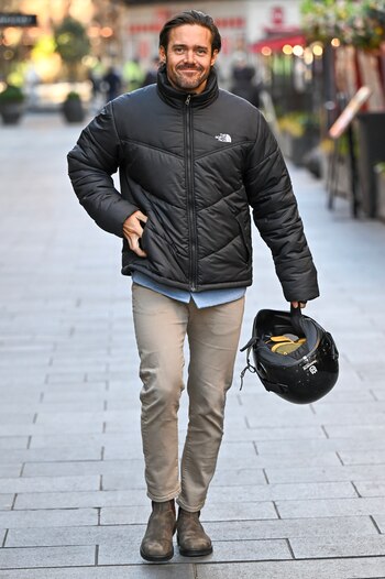 Spencer Matthews deja atrás una