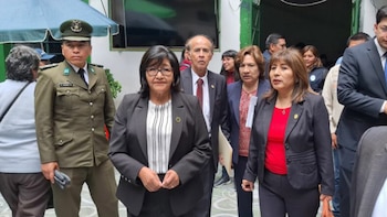 Fanny Coaquira (izq), la magistrada