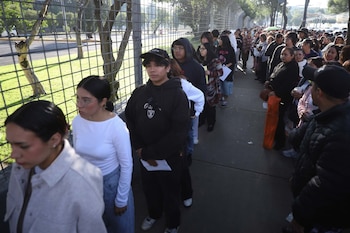 CIUDAD DE MÉXICO, 17AGOSTO2026.- Aspirantes ingresaron al Palacio de los Deportes para la aplicación del examen de control presencial en como parte del Concurso de Selección de Ingreso a Licenciatura para el ciclo 2026-2027/1 de la Universidad Nacional Autónoma de México (UNAM).
FOTO: GRACIELA LÓPEZ/CUARTOSCURO.COM