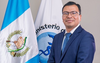 La inestabilidad en Salud Pública incluyó la salida de Óscar Cordón del MSPAS y rotaciones en viceministerios, con el abastecimiento de hospitales y las demandas gremiales en la agenda.