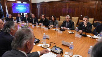 Alberto Fernández visitó la UIA