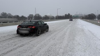 Los aeropuertos de EEUU suspenden