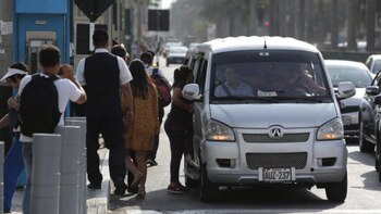 Más de 220 mil usuarios de los corredores del sistema integrado de transporte volverían a usar combis y colectivos luego de la suspensión de su servicio. (Foto: GEC)
