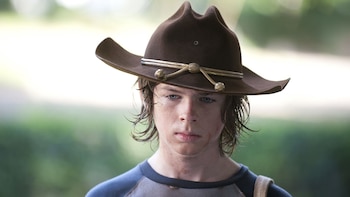 Chandler Riggs retomó su carrera en cine y televisión después de "The Walking Dead" y en 2024 encabezó la película "Breakup Season"