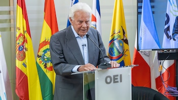 Felipe González dice sentir una “profunda tristeza” por la imputación de Zapatero: “Si dijera todo lo que pienso ardería Troya”