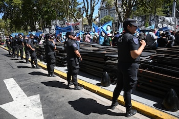 Un fuerte operativo policial controló