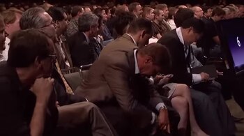 Periodistas y bloggers guardan sus