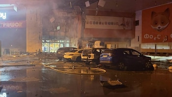 Al menos tres muertos y 14 heridos en un ataque ruso contra un centro comercial en Sumi